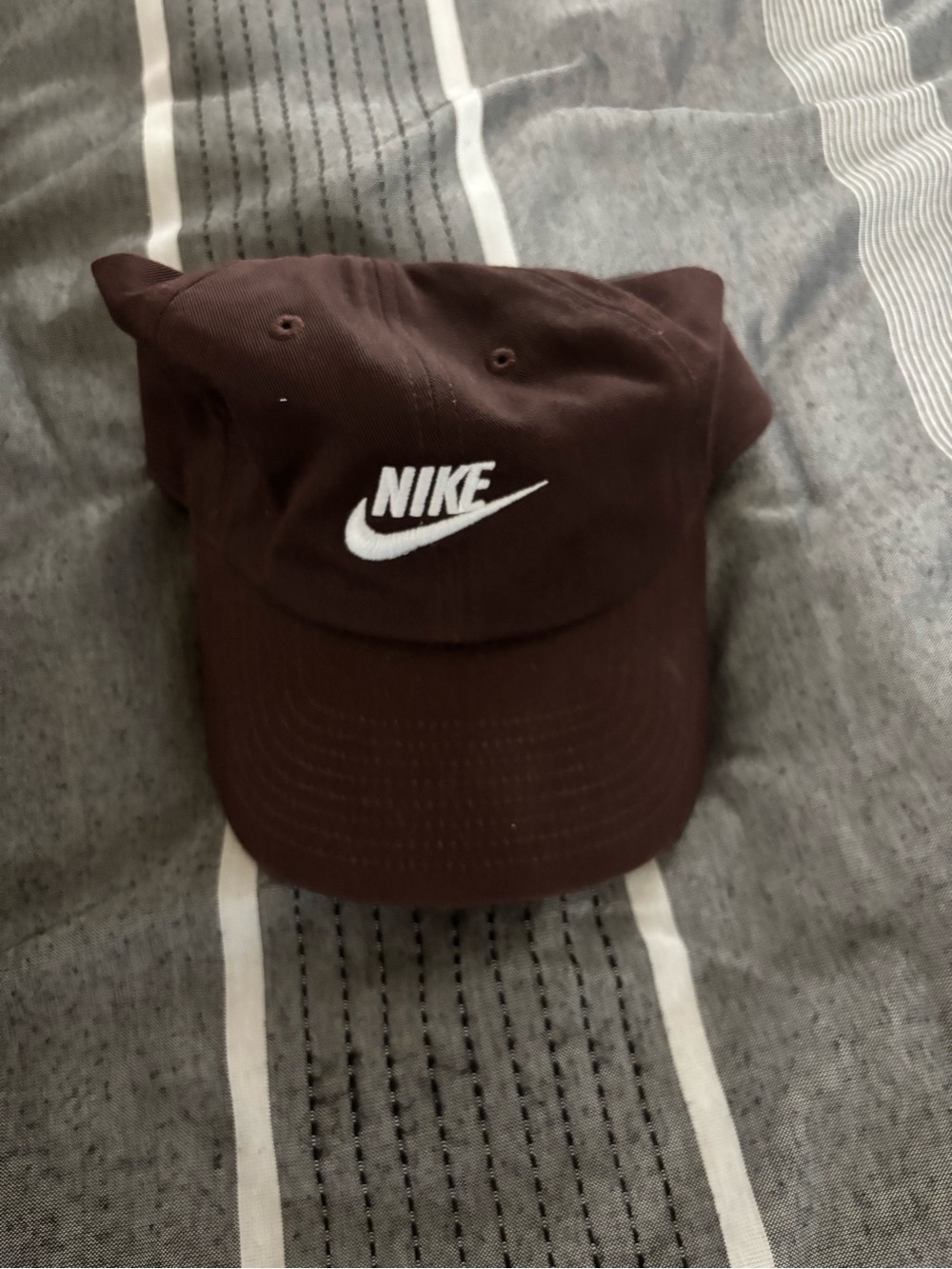 Nike Men's Dark Brown Embroidered Swoosh Cap